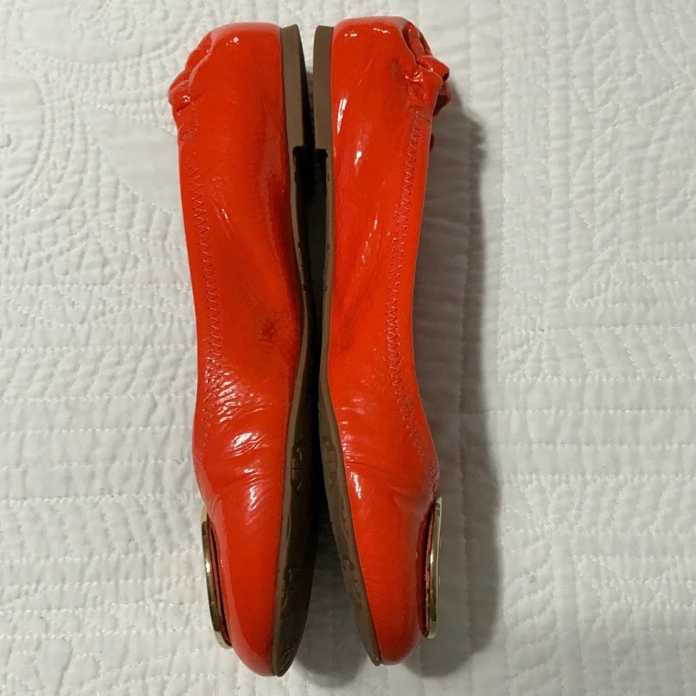 Tory Burch Reva Patent Leather Flats Orange Gold Medallion Size 9.5
